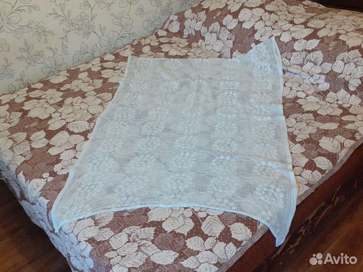 Скатерть,покрыволо вязаные
