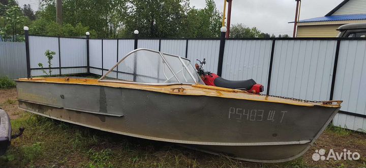 Моторное судно Прогресс-2м