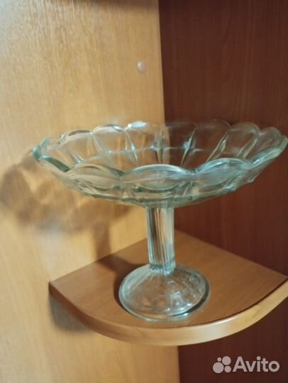 Ваза для фруктов на ножке