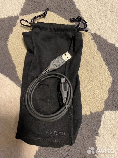 Vertu Чехол и кабель