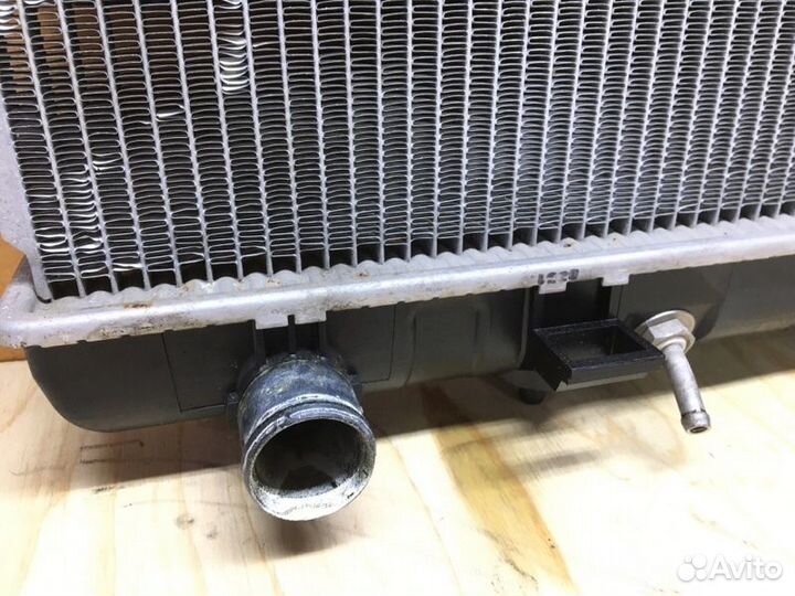 Радиатор двигателя Nissan Liberty RM12 QR20DE 2001