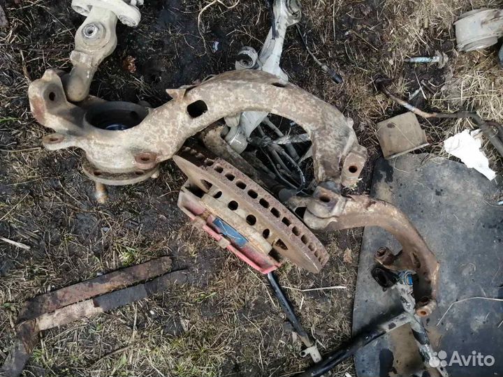 Кулак поворотный передний левый, правый Audi A8 D2