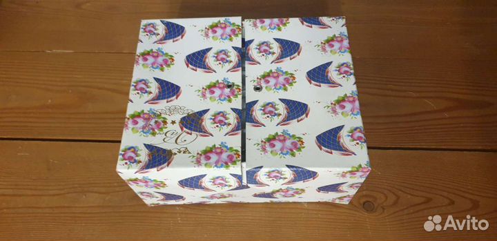 Фарфоровый чайный сервиз