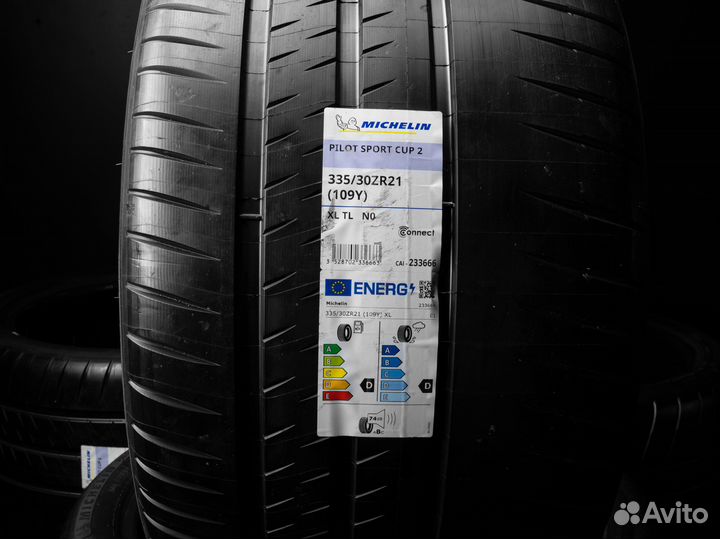 Michelin Pilot Sport Cup 2 335/30 R21 и 275/35 R20