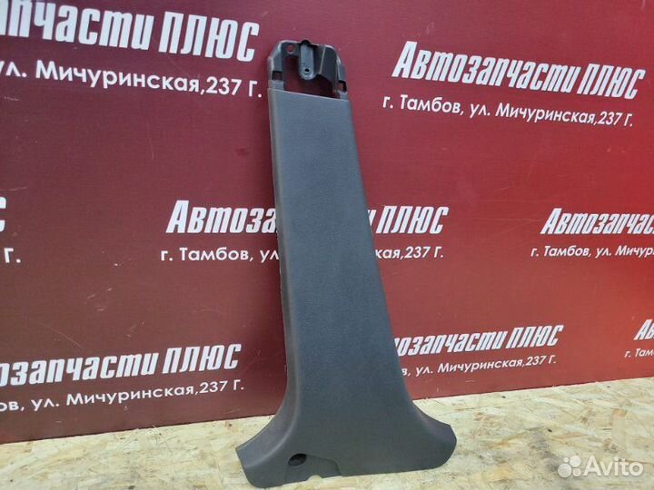 Обшивка средней стойки левая Renault Logan