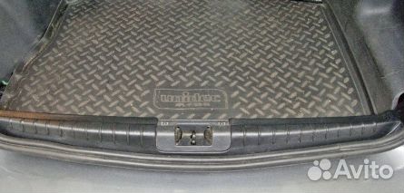 Накладка на внутренний порог багажника Рено Дастер