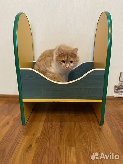 Игрушечная детская кроватка