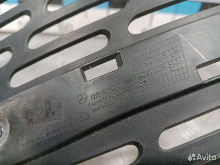 Б/У Решетка бампера правая Mercedes W222#001