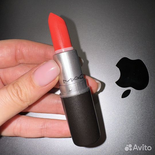 Помада M. A. C