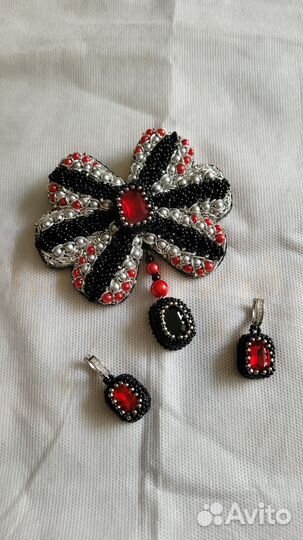 Брошь из бисера