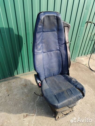 Сиденье переднее левое Volvo FH 2003 20379530