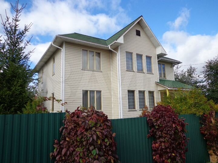 Дом 212 м² на участке 8 сот.