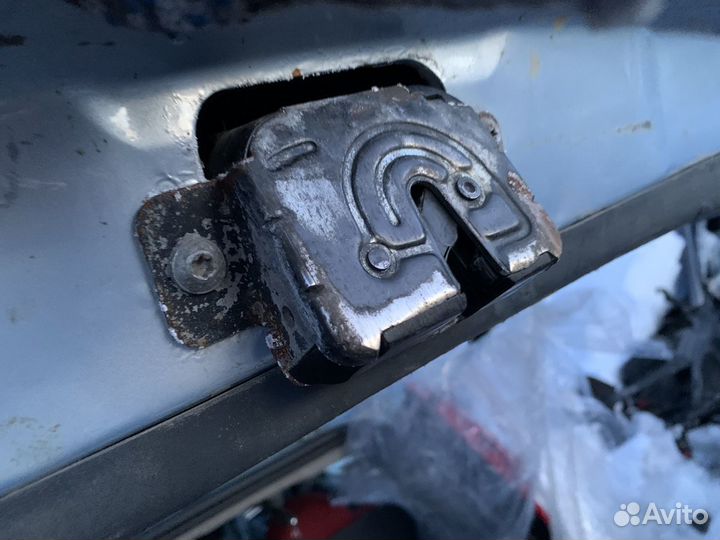 Замок крышки багажника Colt Z30 Z34 Z36