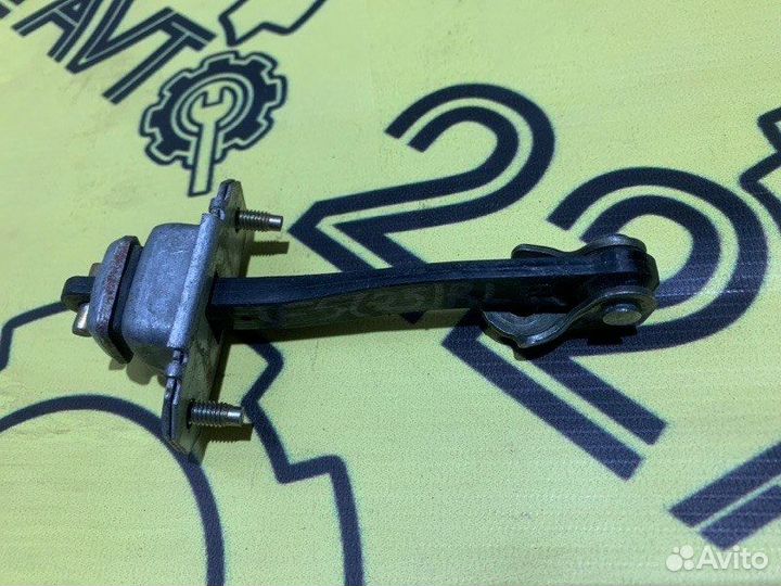 Ограничитель двери Subaru Forester SF5 EJ205