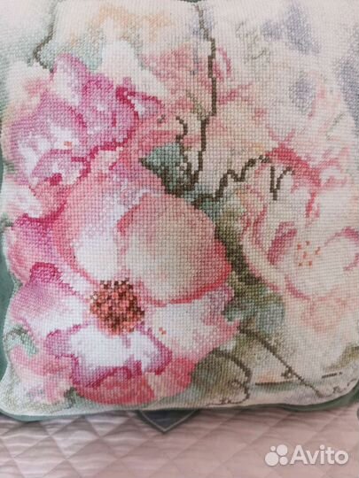 Подушка вышитая