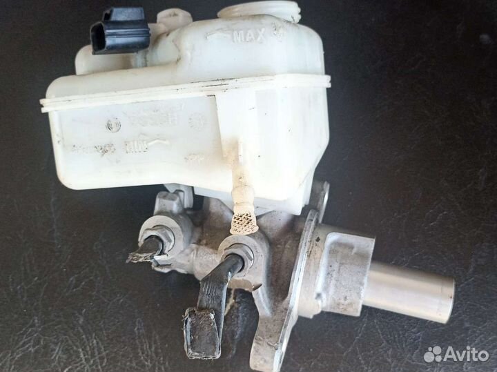 Цилиндр тормозной главный Jaguar X-Type 2008 2.2L