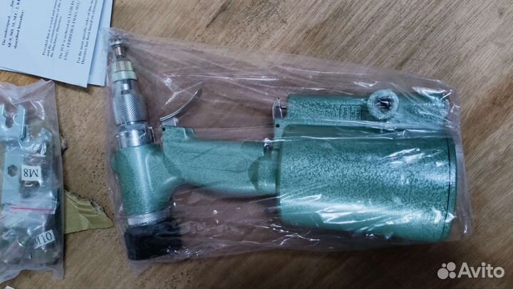 Гидропневматический заклепочник