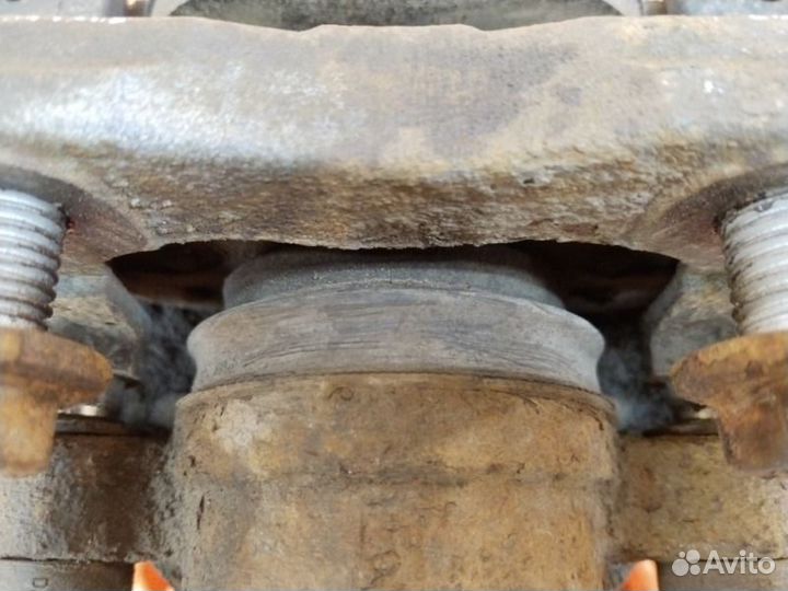 Суппорт передний правый Ford Focus 3 CB8 pnda 1.6