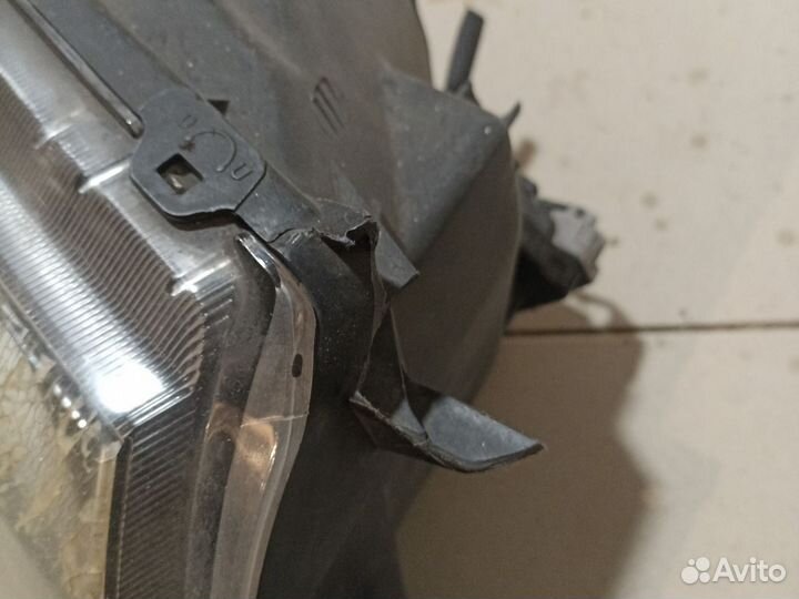 Фара правая Mitsubishi Pajero 3 2000-2006г