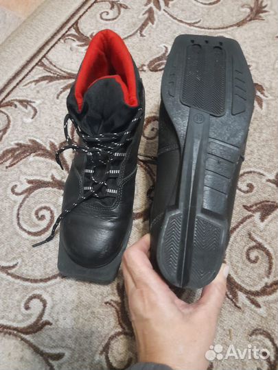 Лыжные ботинки