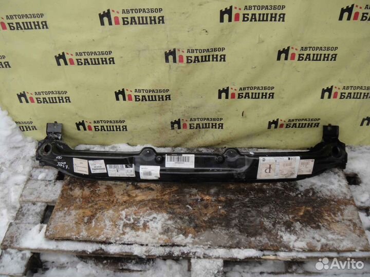 Mitsubishi L-200 Усилитель бампера переднего