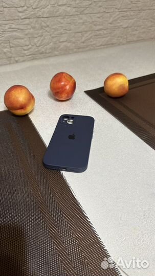 Чехол на iPhone 13