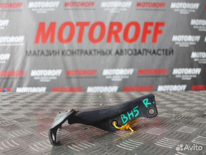 Шарнир капота Субару Легаси BH5 правый А030