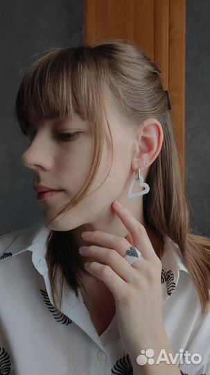 Серьги сердечки и кольцо из бисера
