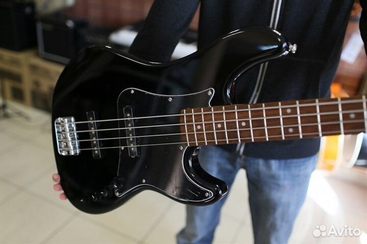 Бас гитара Cort + Аксессуары