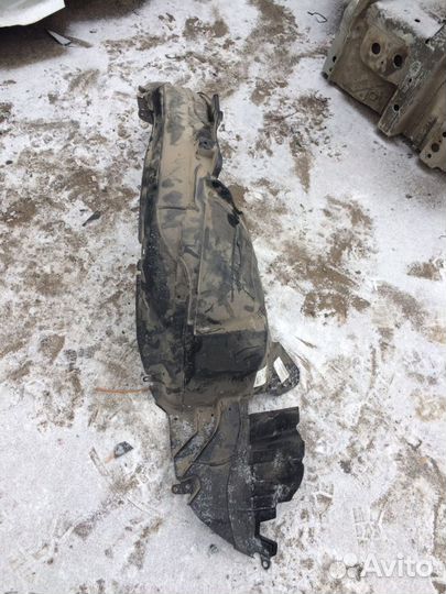 Подкрылок передний правый subaru impreza G11