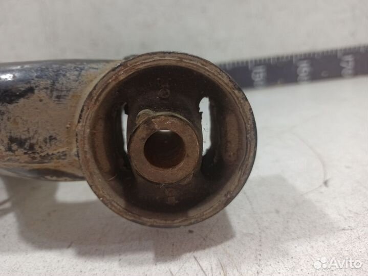 Рычаг задний нижний левый