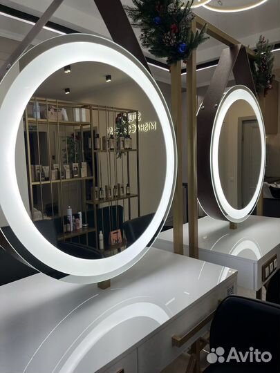 Зеркало с подсветкой на колесах