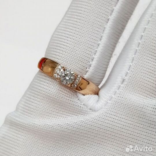 Золотое кольцо с камнем 17р