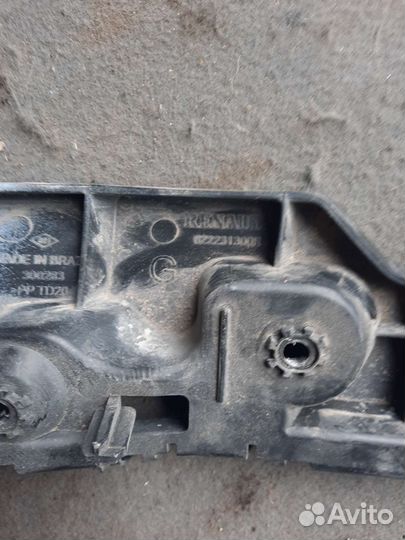 Крепление переднего бампера левое renault duster