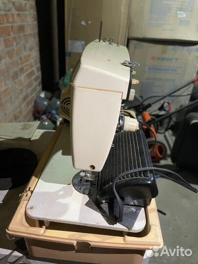 Швейная машинка ручная singer