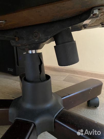 Офисное кресло руководителя бу кожаное