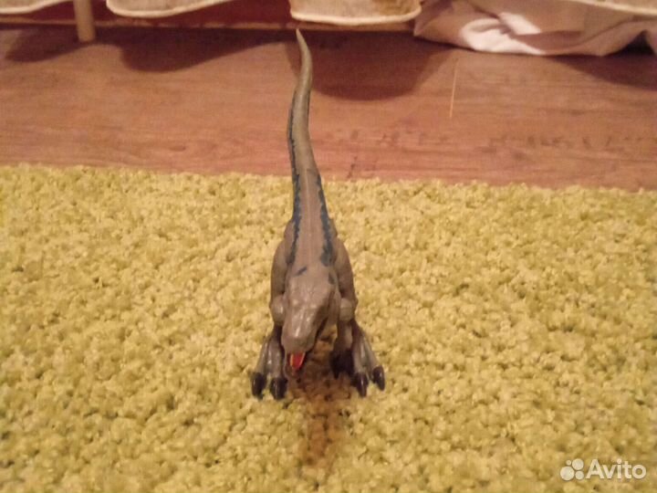 Фигурка велоцираптора