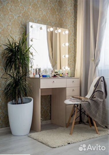 Туалетный столик/Гримерный стол