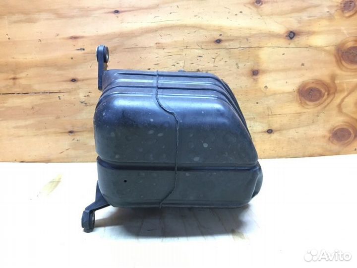 Резонатор воздушного фильтра Nissan Liberty RM12