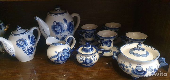Гжелевый сервиз чайный, вазы, самовары