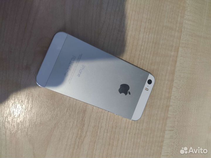 Телефон iPhone 5s