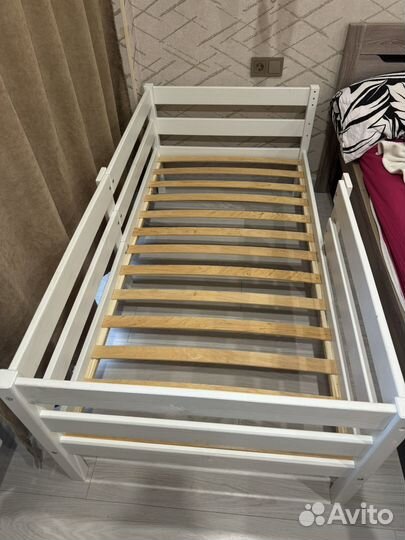 Кровать детская с матрацем