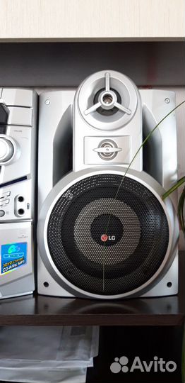 Музыкальный центр LG с караоке и DVD