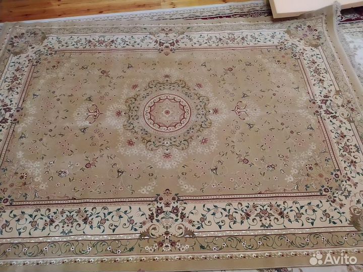 Ковер шерстяной новый