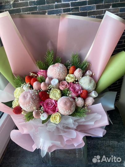 Букет Розовый шарм. Букет из фруктов в шоколаде