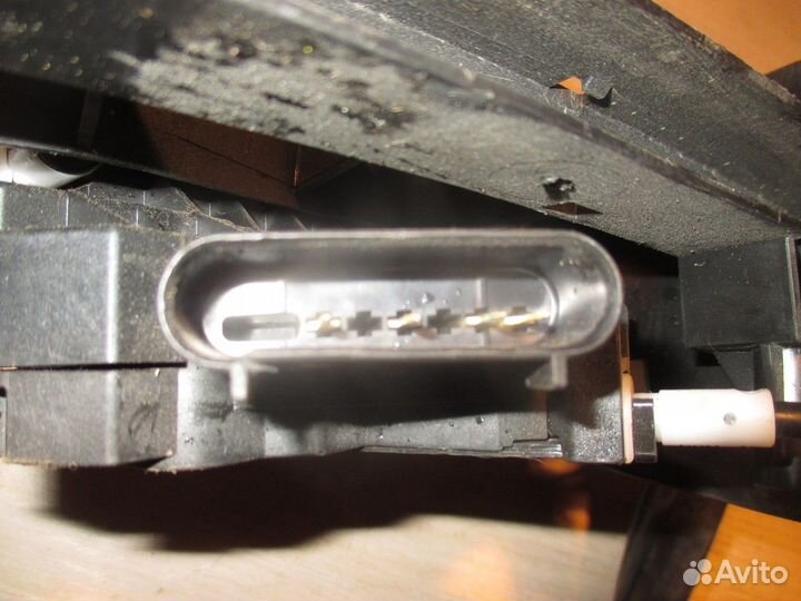 Замок двери задней правой (Ford Focus)