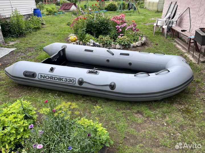 Надувная лодка с мотором