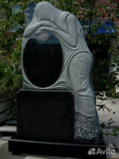 Памятники из Карельского гранита во Владимире