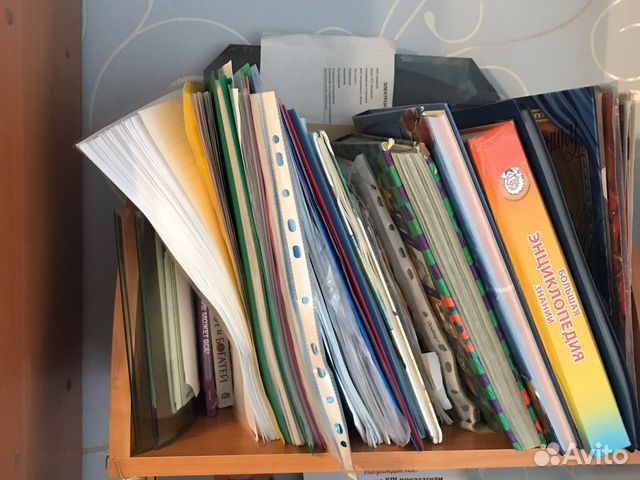 Полка настенная для книг