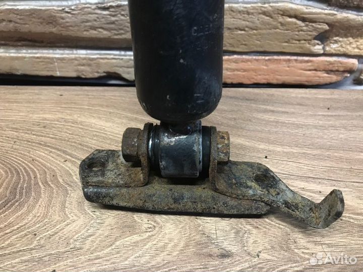 Амортизатор подвески передний Ваз Жигули 2104 2105